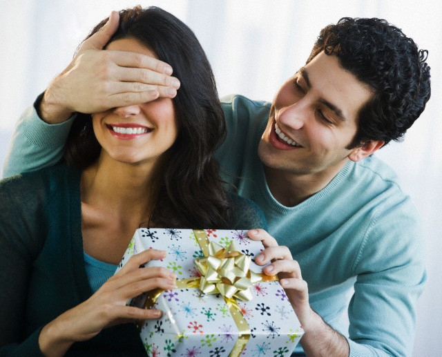 Quà 20-10 tặng gì cho bạn gái người yêu vợ gợi ý 15 món quà ý nghĩa nhất