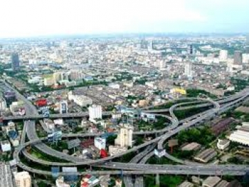 Thành phố Cần Thơ có những điều kiện thuận lợi gì để trở thành trung tâm kinh tế lớn nhất ở Đồng bằng sông Cửu Long? (Trang 133 sgk).