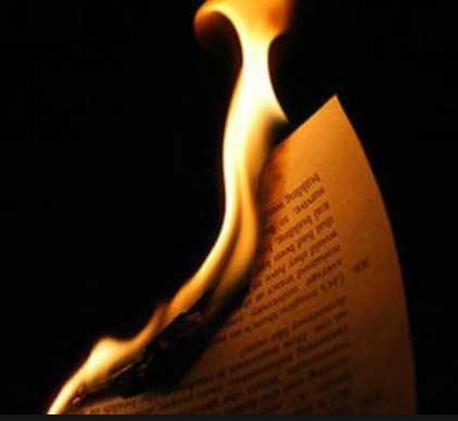 Đốt một tờ giấy và nhận xét sự biến đổi của tờ giấy dưới tác dụng của ngọn lửa