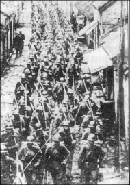 Sự phát triển của cuộc đấu tranh chống chủ nghĩa quân phiệt của nhân dân Nhật Bản thể hiện ở những điểm nào ?