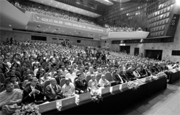 Qua các nội dung hoạt động của Đại hội II và đại hội VII, hãy nhận xét về vai trò của Quốc tế cộng sản đối với phong trào cách mạng thế giới