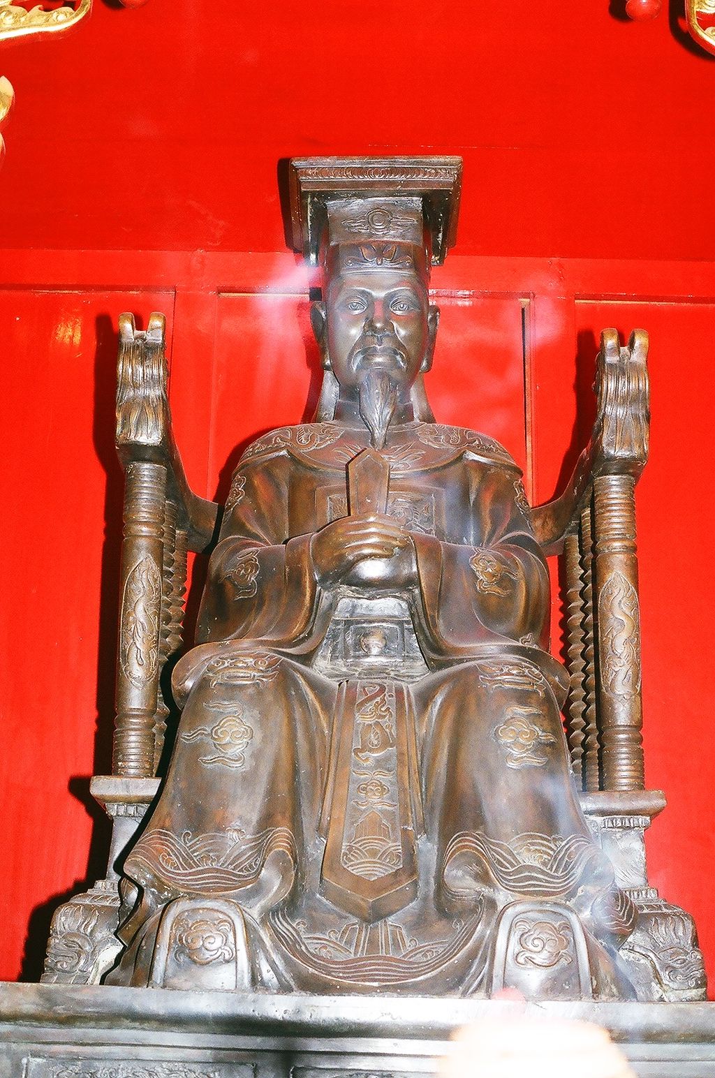Nhà Hậu Lê, đặc biệt là đời vua Lê Thánh Tông, đã làm gì để quản lí đất nước ?