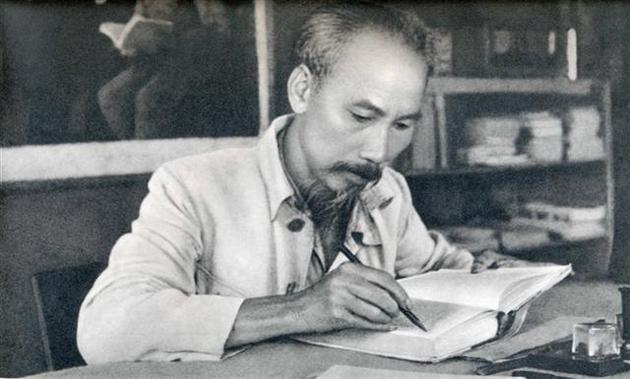 Soạn bài Khái quát văn học Việt Nam từ đầu thế kỉ XX đến Cách mạng tháng Tám năm 1945 trang 82 SGK Văn 11