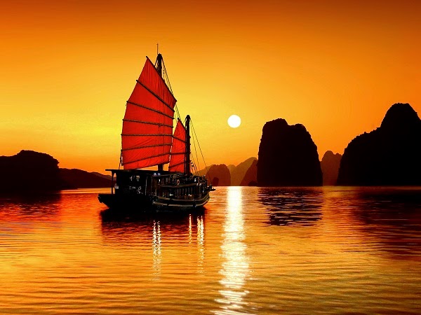 Nêu suy nghĩ về hai ý kiến về nhân vật Phùng trong truyện ngắn “Chiếc thuyền ngoài xa” của Nguyễn Minh Châu - Ngữ Văn 12